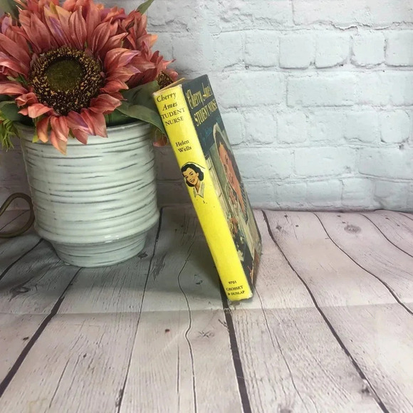 Vintage Cherry Ames student nurse - Picture 4 of 9